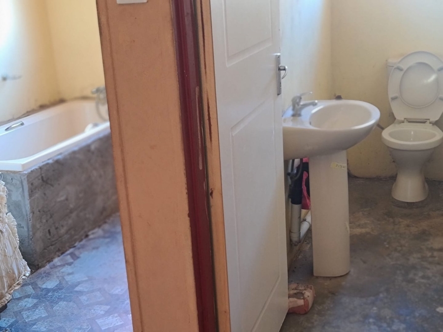 3 Bedroom Property for Sale in Molifi Tau Kloof Free State